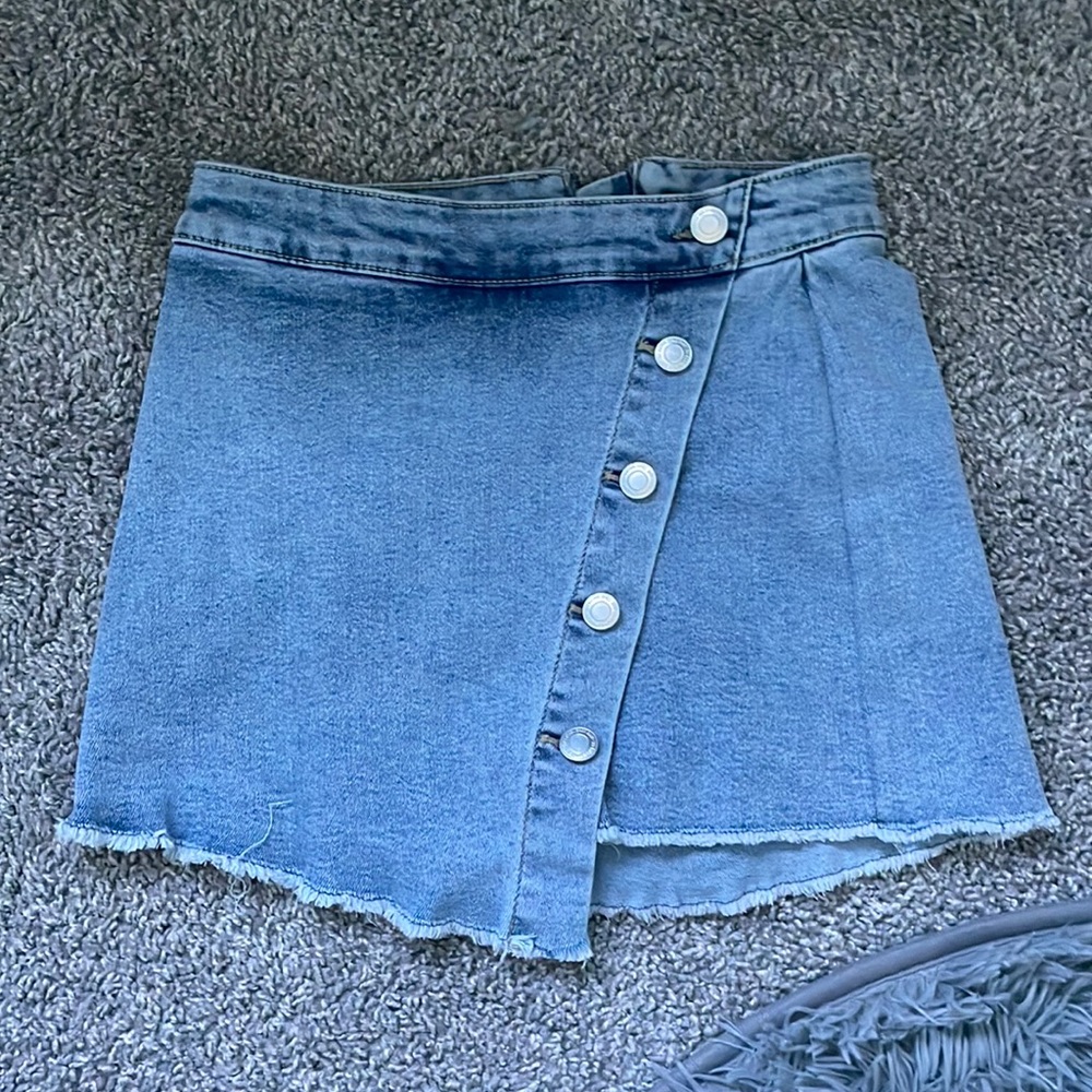 SO size 0 jean skort with buttons down the front